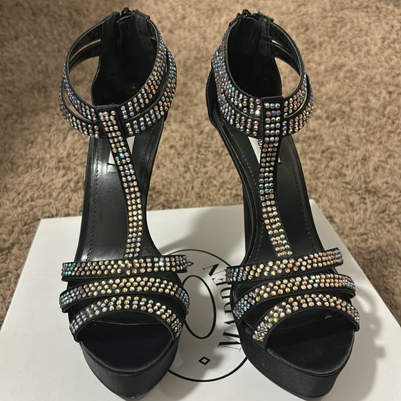 Never worn! Show stopping heels! - Picture 4 of 6
